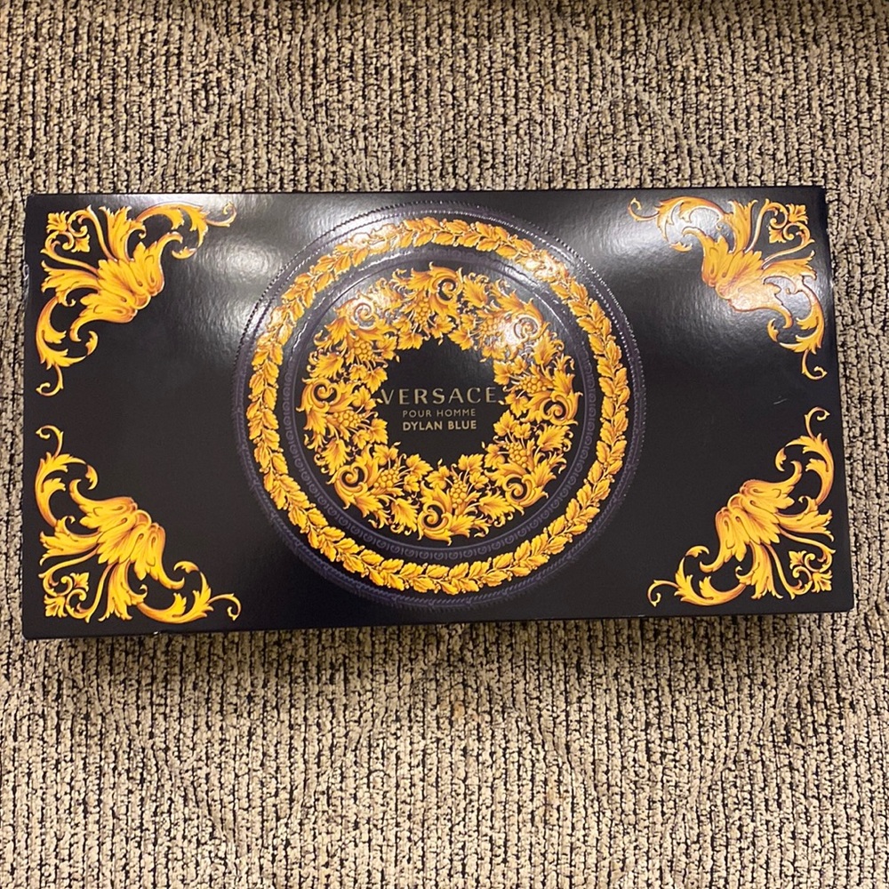 VERSACE Gift Set - Picture 2 of 4